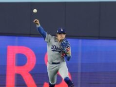 Kiké Hernández está de volta aos Dodgers, concordando com um contrato de um ano