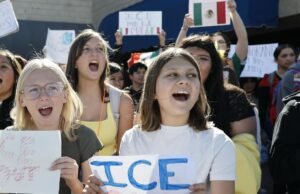Estudantes de Redlands marcham contra o ICE. Oficialmente, eles estão trapaceando