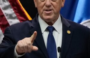 Homan anunciou que 700 oficiais de imigração deixariam Minnesota imediatamente