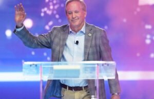 O republicano do Texas Ken Paxton lançou a proposta do Senado