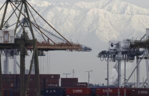 O que a decisão do Supremo Tribunal de congelar tarifas significa para a economia dependente do comércio de Los Angeles