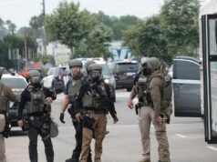 Um homem da Califórnia se declarou culpado de agredir um oficial federal durante um protesto