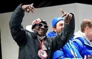 Flavor Flav celebra os esportes femininos em Las Vegas. Aqui está o porquê