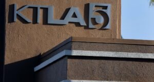 A Nexstar demitiu vários repórteres de estações de notícias locais em todo o país esta semana, incluindo um da KTLA, provocando um alvoroço online.