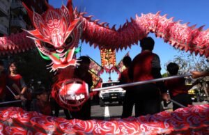 O desfile de Chinatown celebra o Ano Novo Lunar e Los Angeles