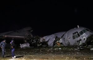 Avião de carga com dinheiro cai na Bolívia e deixa 15 mortos