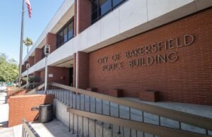 Um homem de Bakersfield foi preso sob suspeita de tentativa de homicídio após supostamente ter sido vítima de violência doméstica