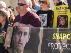 Pais protestam contra o Snapchat em frente à sede corporativa