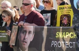 Pais protestam contra o Snapchat em frente à sede corporativa