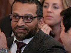 Diretor do FBI convida nova investigação sobre viagem com aparição na celebração do time masculino de hóquei dos EUA