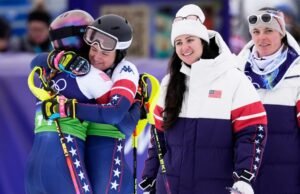 Mikaela Shiffrin compete no slalom; Áustria vence Alpine