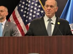 Autoridades federais anunciam o fim da repressão à imigração em Minnesota.