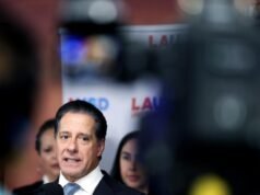 FBI invade sede do LAUSD, Supt. Casa de Alberto Carvalho