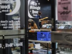 In the Midnight Hour, a loja de discos no centro dos protestos do ICE do Vale