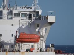 França liberta porta-aviões russo obscuro após multa multimilionária