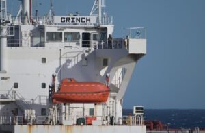 França liberta porta-aviões russo obscuro após multa multimilionária