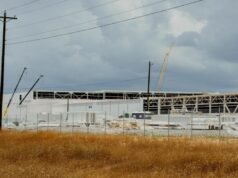 As montadoras americanas estão apostando alto em muscle cars à medida que o mundo se torna elétrico