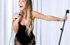 A co-estrela de ‘Girls Gotta Eat’, Rayna Greenberg, aproveita o maior susto da comédia stand-up