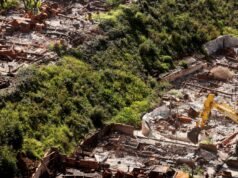 A remoção de detritos de drogas está em andamento no Palisades Bowl Mobile Home Park