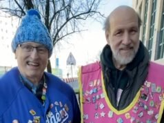 Conheça os vendedores de distintivos que trouxeram 15.000 distintivos para as Olimpíadas de Inverno