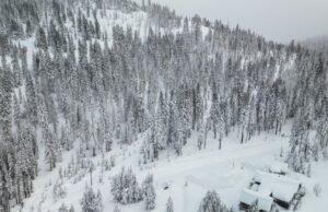 Equipes de resgate procuram 10 esquiadores presos em Sierra Avalanche em dia de piora