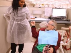 As doenças dentárias levaram a uma visão terrível: seu sistema dentário fica cheio de cáries à medida que você envelhece