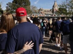 Duelando com MAGA, banda Raza convoca encontro de sábado na Disneylândia