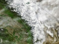 Imagens de satélite mostram neve nas montanhas da Califórnia após a tempestade