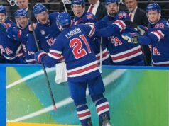 Homens dos EUA avançam para as semifinais do hóquei olímpico com vitória na prorrogação sobre a Suécia