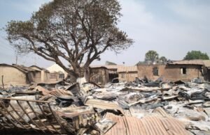 Numa aldeia nigeriana, extremistas lançaram um apelo à oração e depois mataram aqueles que vieram