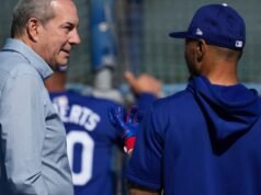 O novo executivo do Lakers, Lon Rosen, fala sobre o aumento dos preços dos ingressos, Magic Johnson