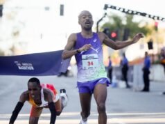 Corredores simpatizam com líder da Maratona de Los Angeles que desistiu