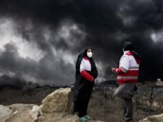 Após o ataque ao posto de gasolina no Irã, cai uma chuva negra de veneno