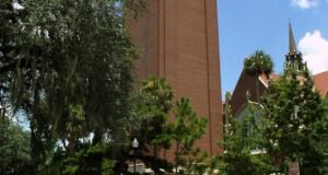 Os College Republicans estão processando o presidente da Universidade da Flórida por dissolver seu capítulo