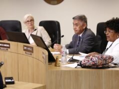 Quatro dos cinco civis encarregados da LAFD renunciaram