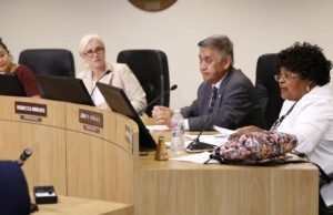 Quatro dos cinco civis encarregados da LAFD renunciaram