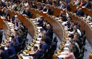 O Parlamento Europeu aprova com condições o acordo comercial entre a UE e os Estados Unidos