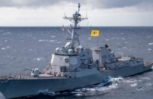Membros da Marinha, Defesa e SRE embarcam no porta-aviões norte-americano USS Nimitz
