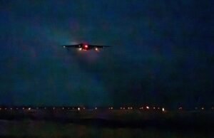 Os EUA estão a enviar bombardeiros B-52 em missões noturnas e afirmam que continuarão a reduzir as capacidades militares do Irão.