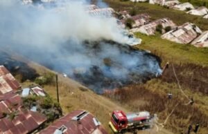 O incêndio florestal em Chocontá paralisou a rodovia Bogotá-Tunja, causando engarrafamentos