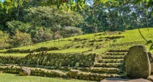 O chefe do ministério realiza uma reunião estratégica com o chefe do parque nacional para avançar projetos que visam garantir a proteção do património arqueológico e o fortalecimento das instituições públicas de acordo com os padrões internacionais.