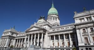 Um parlamentar encomendou uma pistola de ar comprimido para entrega, o pacote chegou ao Congresso e causou alarme