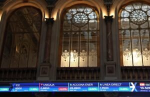 O Ibex 35 caiu ligeiramente na abertura, mas manteve-se nos 17 mil pontos, com o petróleo Brent a 103 dólares.