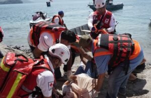 A Cruz Vermelha Salvadorenha realiza um exercício de emergência em El Sauce