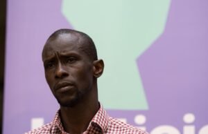 O governo de Madrid defendeu a atuação da polícia num “ataque racista” contra o antigo deputado do Podemos, Serigne Mbayé, detido na quinta-feira em frente à sua casa.