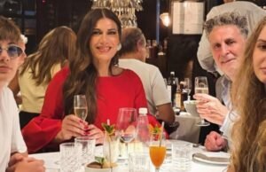 Aniversário de Flor de la V: o amor de sua família, brindes e votos de uma noite especial