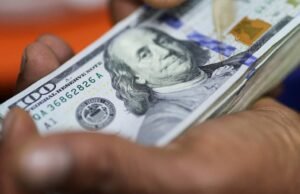 O dólar caiu novamente e a lacuna do teto aumentou