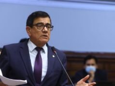 José Williams, candidato presidencial do Avanza País, foi hospitalizado após cirurgia, mas confirmou que continuará a campanha.