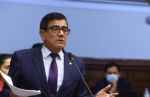 José Williams, candidato presidencial do Avanza País, foi hospitalizado após cirurgia, mas confirmou que continuará a campanha.