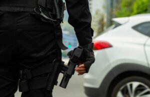 Equador mobiliza 75 mil policiais uniformizados após início do toque de recolher do crime organizado